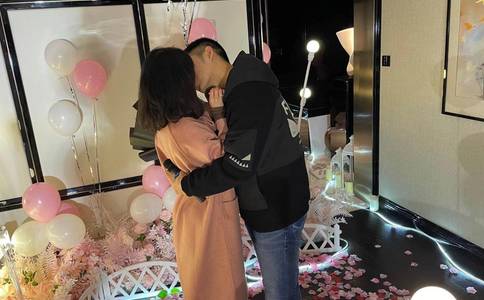 金色婚礼现场布置方法_婚礼