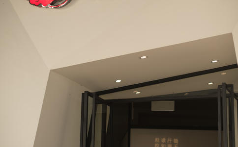 新娘和伴娘们的合影技巧_新娘