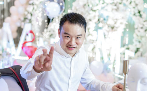 租一辆婚车大概多少钱_婚车