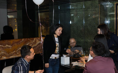 伴娘找几个合适