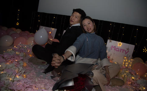 订婚买铂金戒指怎么样_结婚