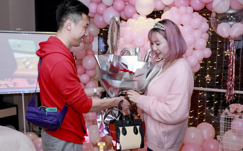 订婚女方需要准备什么_订婚