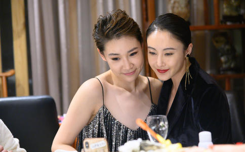 长春商场浪漫求婚：80后小伙求婚女友 8年之恋终于修成正果