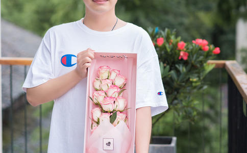 热恋戒指戴哪个手指_结婚