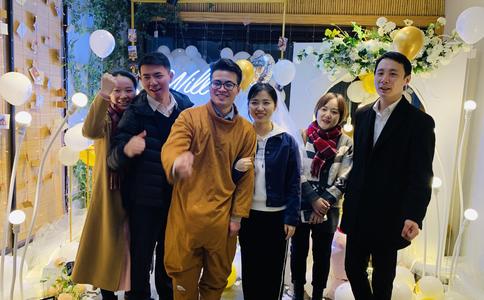 朋友订婚送什么礼物