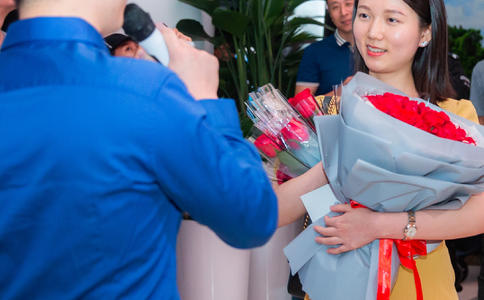 周六福钯金戒指价格_结婚