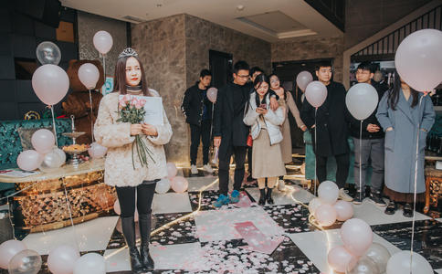 草坪婚礼适合什么样的婚纱_婚礼