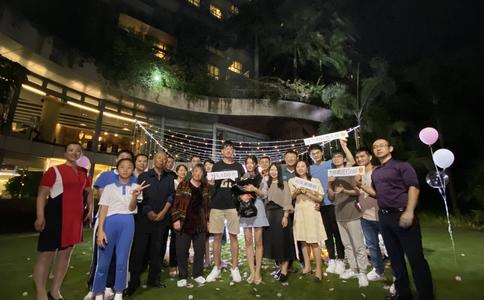 花千骨东华上仙为吕一策划惊喜求婚：签巨幅真爱协议
