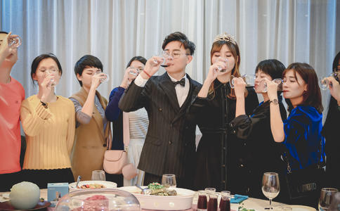 金银街黄金戒指的价格是多少_结婚