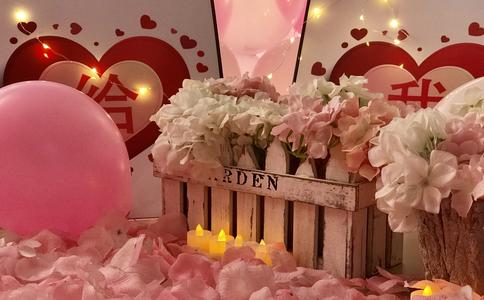 珠海校园爱情长跑男惊喜求婚 浪漫之夜感动女神