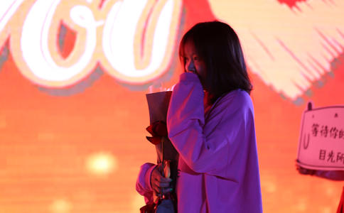 女生结婚戒指带哪只手_结婚