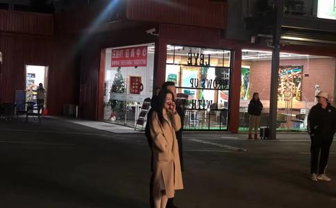 韩国女福州求婚 十万玫瑰席卷榕城