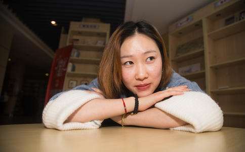 伴娘婚礼发型_婚礼