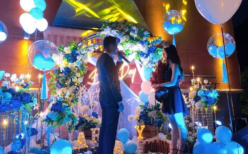 怎么样完成婚礼门口布置_婚礼