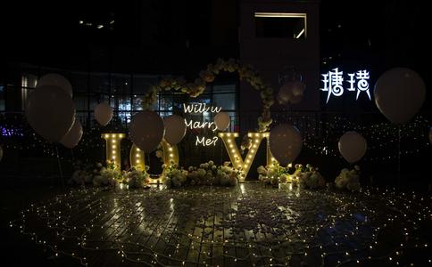 结婚婚房提前几天布置？