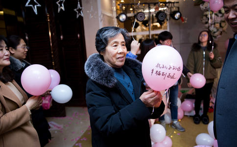 七周年结婚纪念日送礼给妻子什么好？