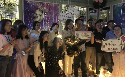 结婚床上放几对枕头