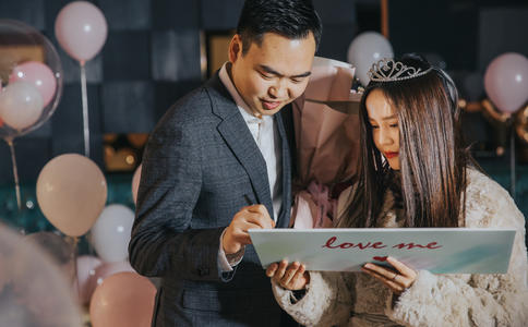 黄金戒指图片女款2020_结婚