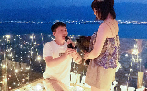 香港查理布朗咖啡厅浪漫求婚 只想陪你天涯海角