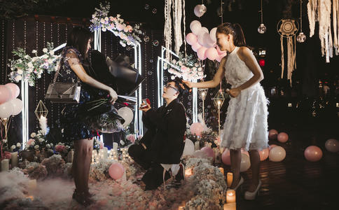 上海人民广场浪漫求婚策划 现实版求婚大戏羡煞众人