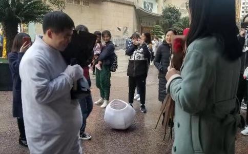 订婚女方送男方什么礼物好？订婚礼物推荐