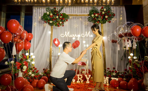婚礼现场鲜花布置妙招_婚礼