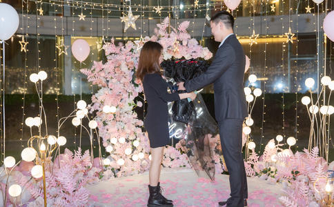 女性结婚戒指戴哪个手指_结婚