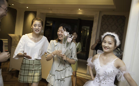 昆明婚车租赁价格多少_婚车