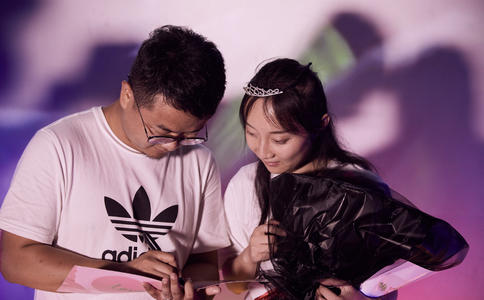 最独特的婚礼现场嘉宾互动游戏_婚礼