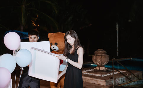 海景婚纱照去哪里拍比较好 拍海景婚纱照如何选婚纱