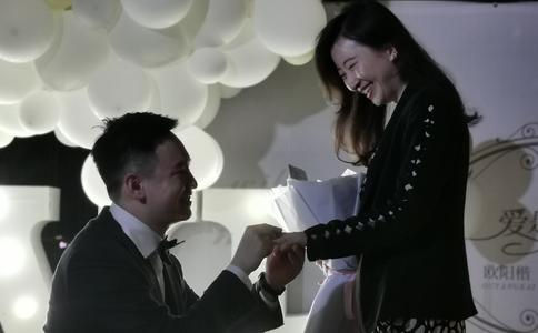 痴情总裁包纽约广场求婚 这样的惊喜非同一般【不合格】