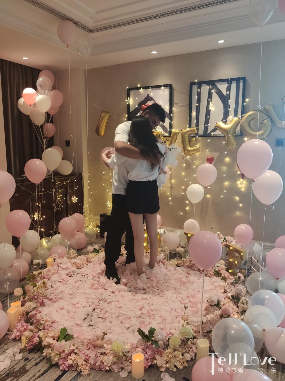 宿州男子谭波向心爱的人浪漫求婚温馨浪漫的场景打动爱人