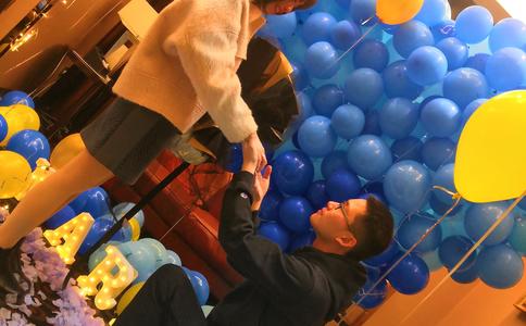 潮宏基玫瑰金戒指价格是多少_结婚