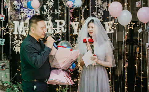 租婚车多少钱一天_婚车