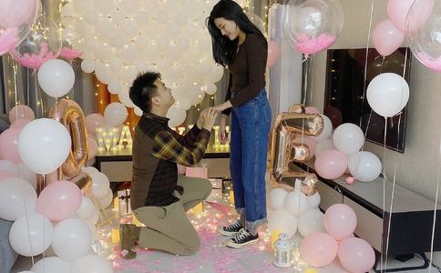 求婚戒指戴哪只手_求婚