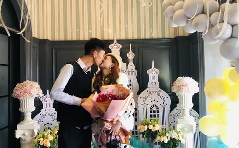 昆明租婚车多少钱_婚车