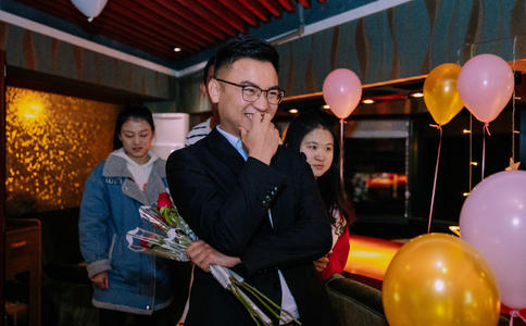 婚礼西服什么颜色好_婚纱礼服