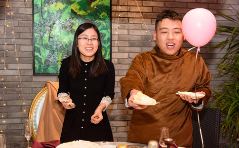 伴郎礼服套装修身款是您不错的选择_婚纱礼服