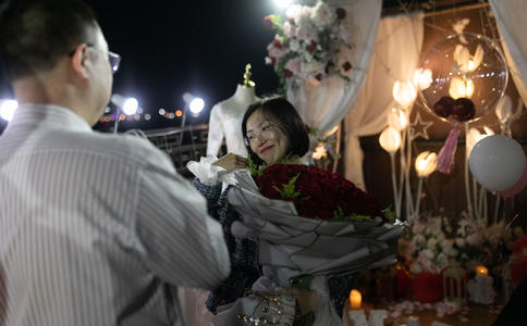 宜昌小伙殡仪馆921求婚 我们的爱跨越生死
