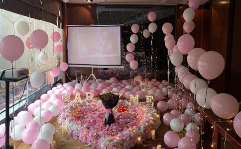 东莞＂土豪＂巨屏求婚，289米高楼说我爱你