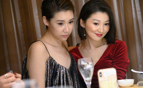 女子结婚戒指戴哪只手呢_结婚
