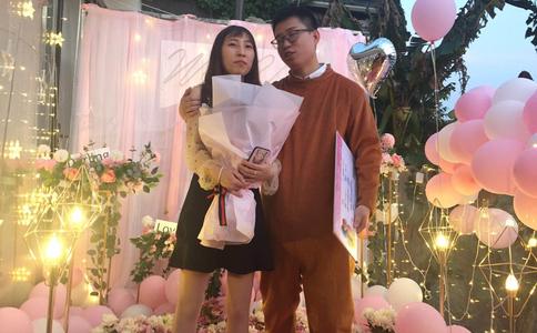 株洲小伙冒雨求婚：光棍节成功浪漫脱单 上午求婚下午领证