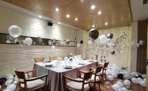 浪漫盐城求婚记：铜马广场再现浪漫求婚 现场观众纷纷赞好