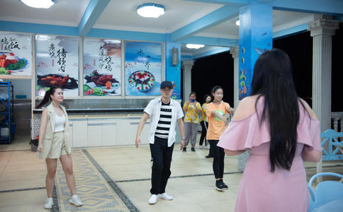 中式结婚准备几套衣服才符合规矩_婚纱礼服