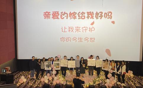 求婚戒指戴在女孩子哪个手上_求婚