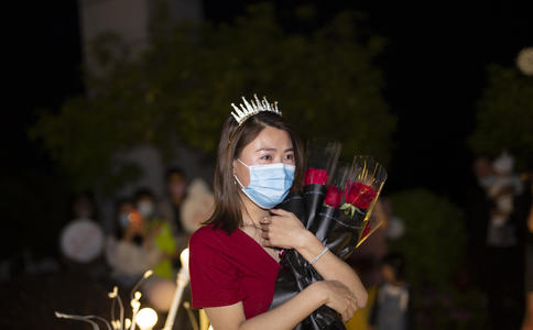 订婚戒指戴哪个手指女生和男生有什么不同之处_结婚