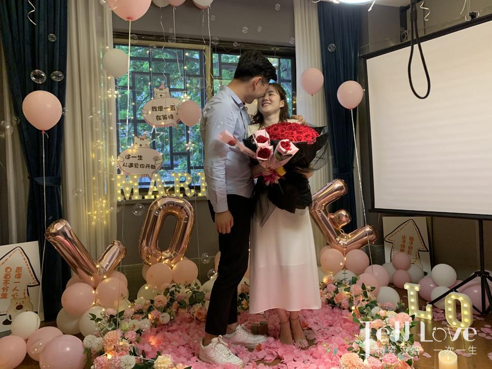 南京万达电影院浪漫求婚方式 虽然简单却充满着浪漫