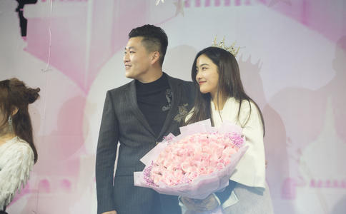 结婚请帖什么时候发