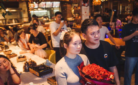 新疆婚纱照旅拍景点_婚纱照