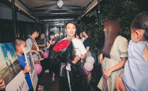 订婚、结婚戒指大各不同_结婚